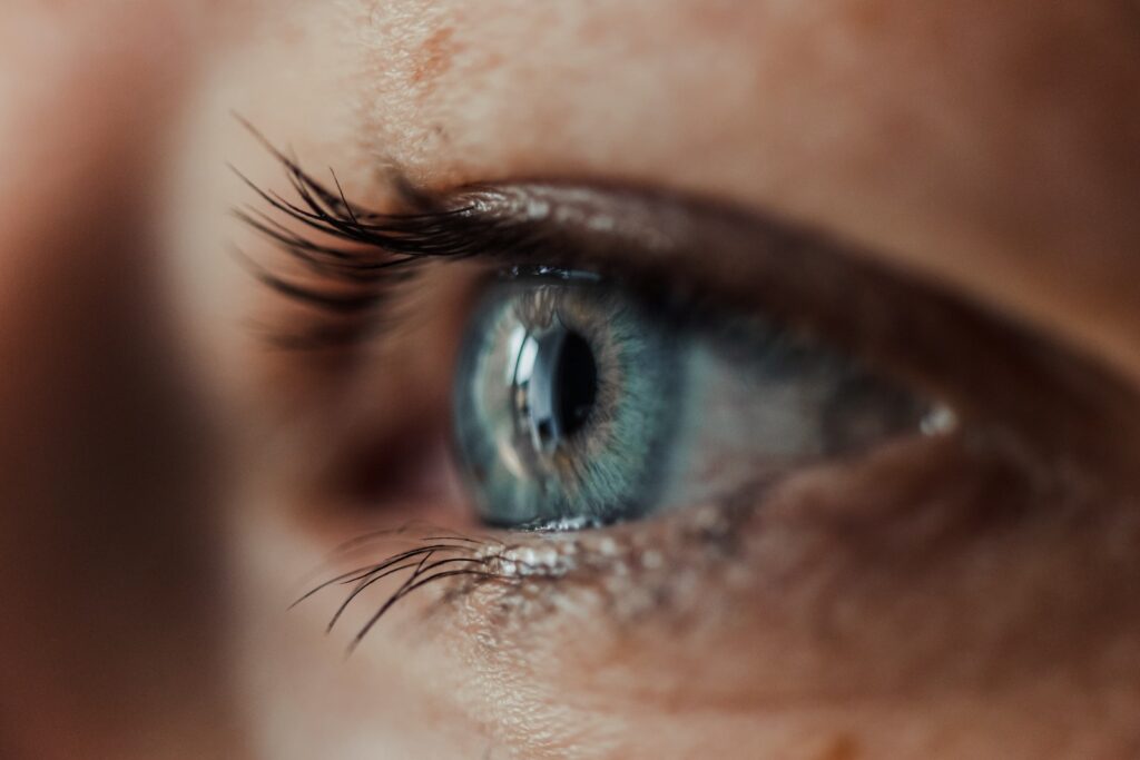 Nachhaltig mit Kontaktlinsen umgehen: 5 Tipps für ein umweltfreundliches Sehvergnügen